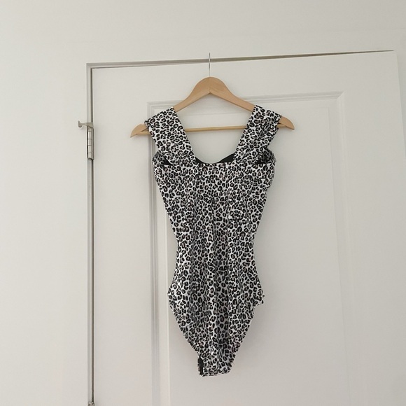 NWOT Albion Fit The Savannah One Piece Swimsuit Leopard Cheetah Print UPF - Picture 5 of 10
